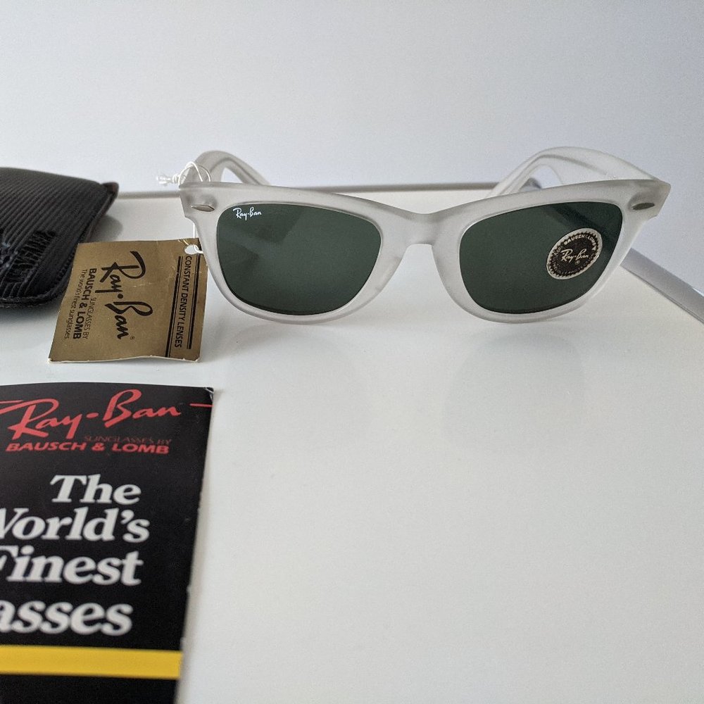 RARE VINTAGE RAYBAN WAYFARES SUNGLASSES FROSTED